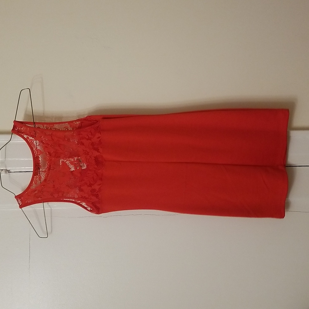 RED DRESS - Picture 2 of 2
